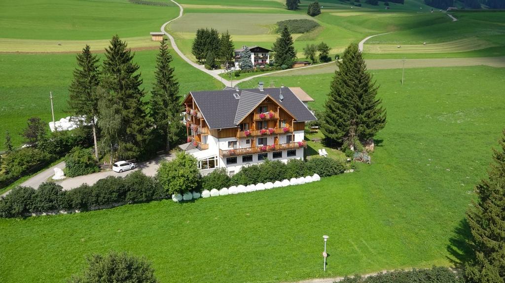 Appartments Helvetia Виллабасса Экстерьер фото