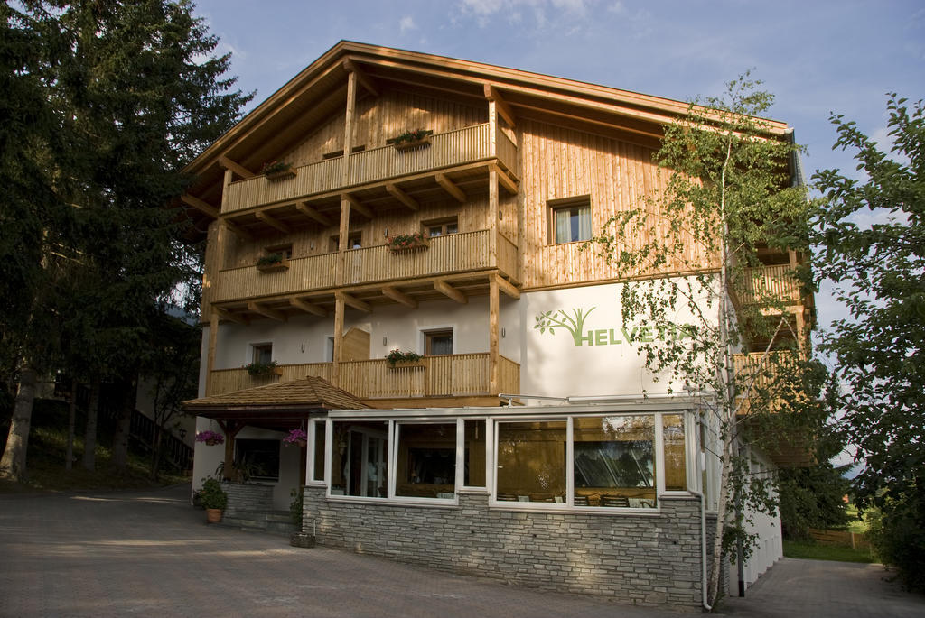 Appartments Helvetia Виллабасса Экстерьер фото