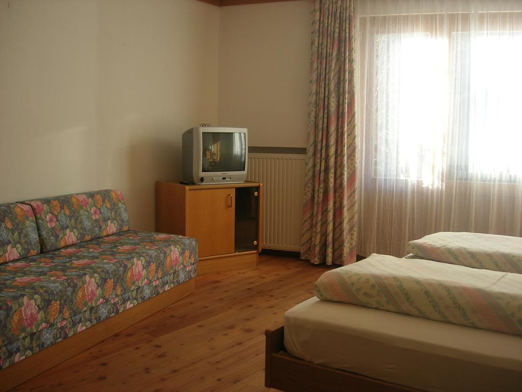 Appartments Helvetia Виллабасса Экстерьер фото